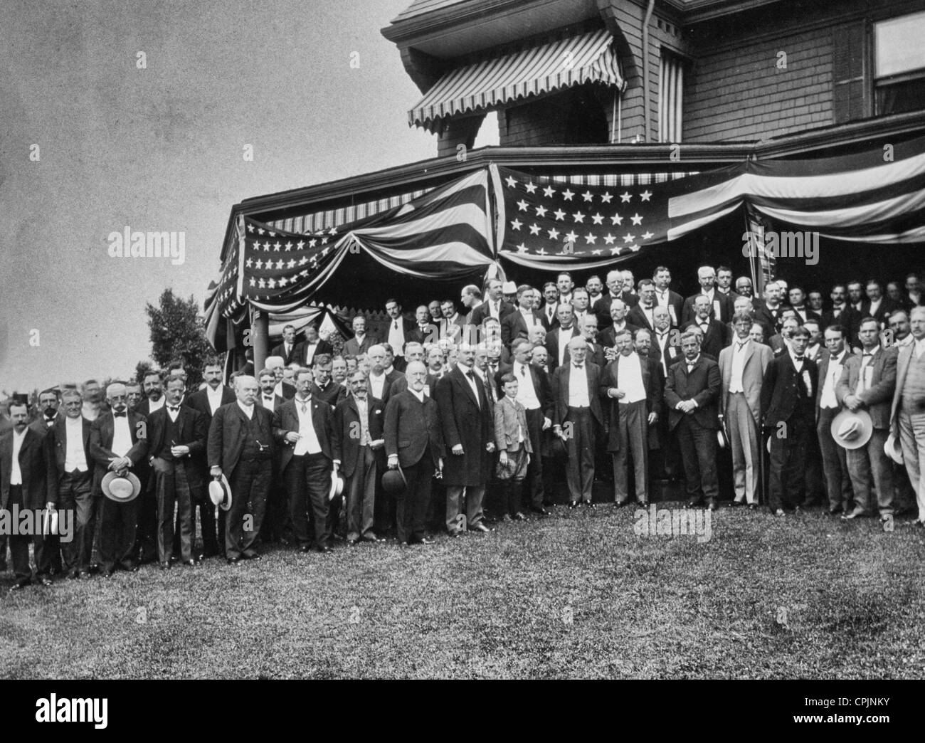 Theodore Roosevelt, Joseph Cannon, members of the Republican Nomination Committee, and guests in front of Sagamore Hill, Oyster Bay, N.Y., circa 1904 Stock Photo