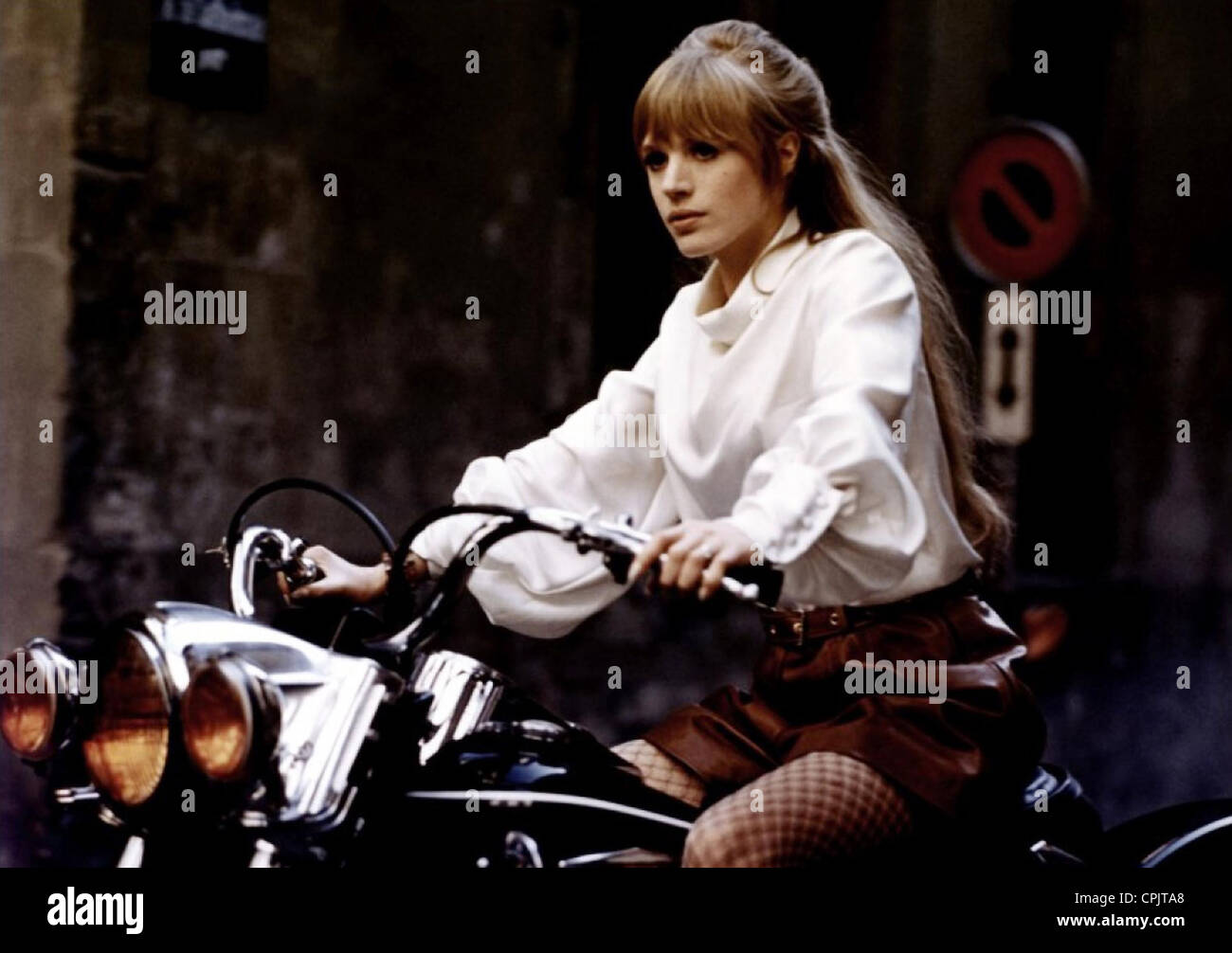 THE GIRL ON A MOTORCYCLE (1968) MARIANNE FAITHFULL, JACK CARDIFF (DIR) 001 MOVIESTORE COLLECTION LTD Stock Photo