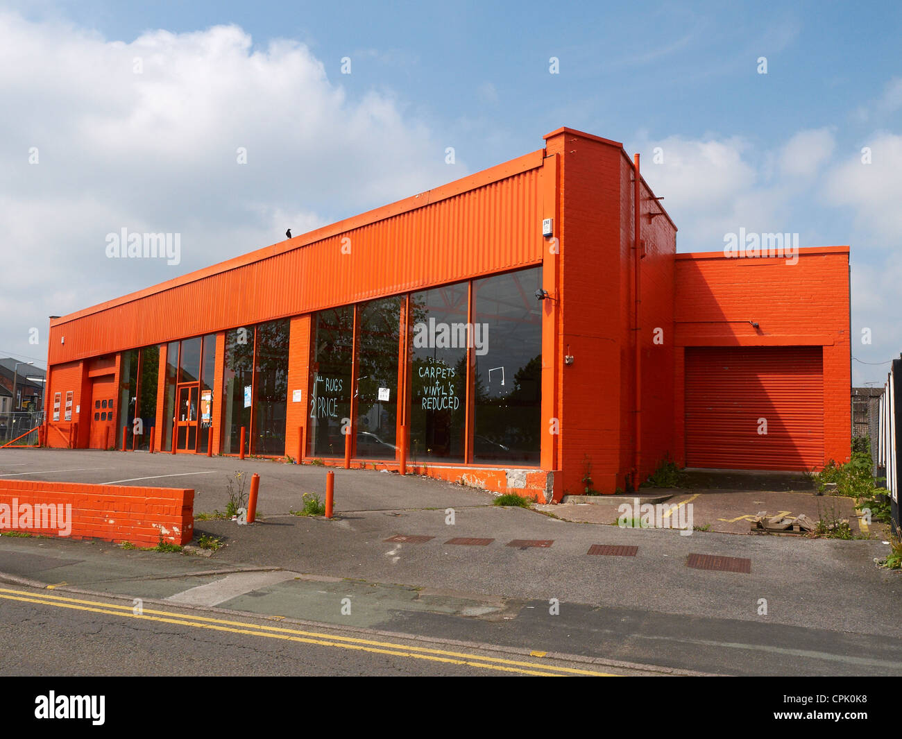 Closed down Floors-2-Go retail shop in Crewe Cheshire UK Stock Photo