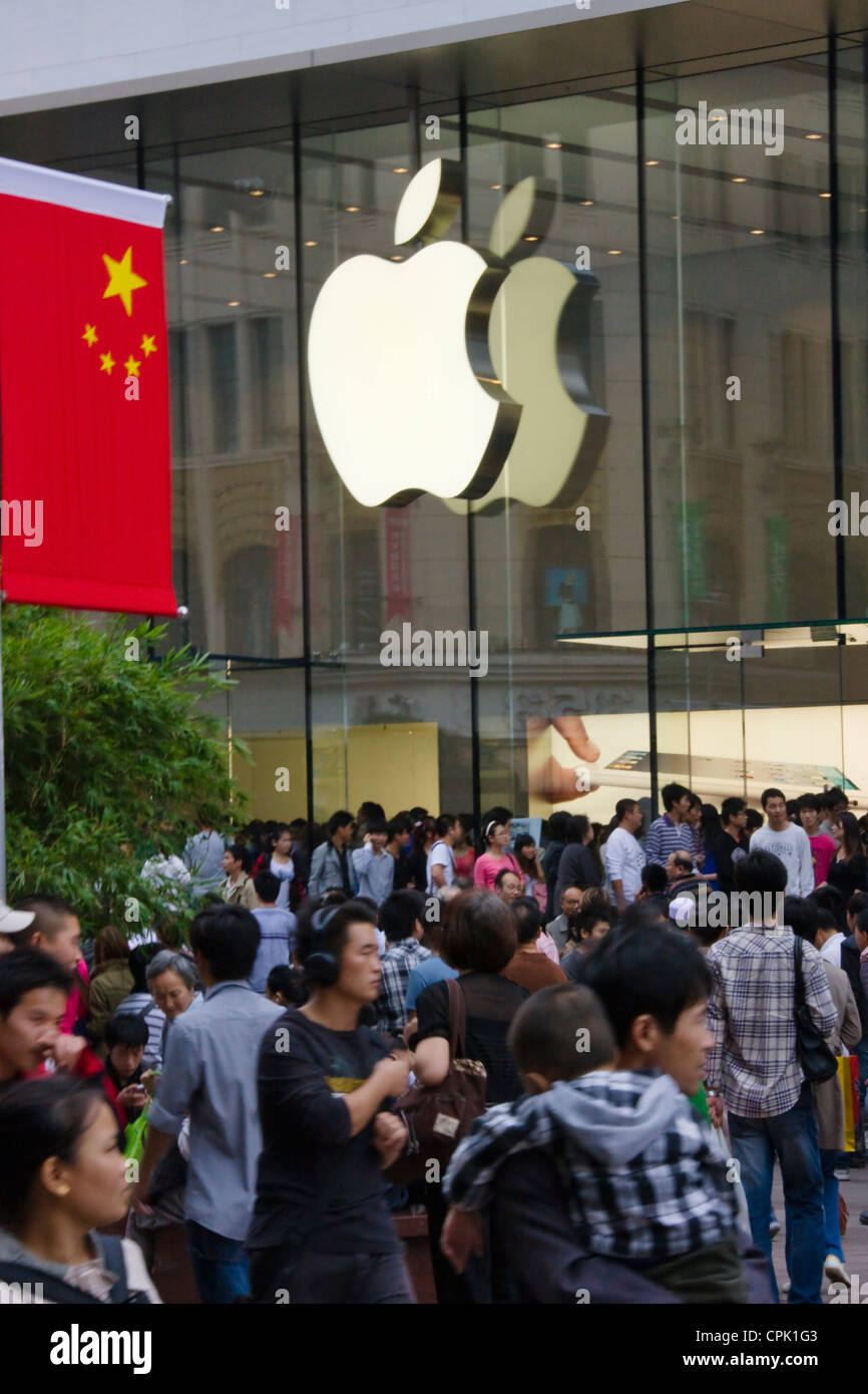 Apple store in Shanghai, China Stock Photo Alamy