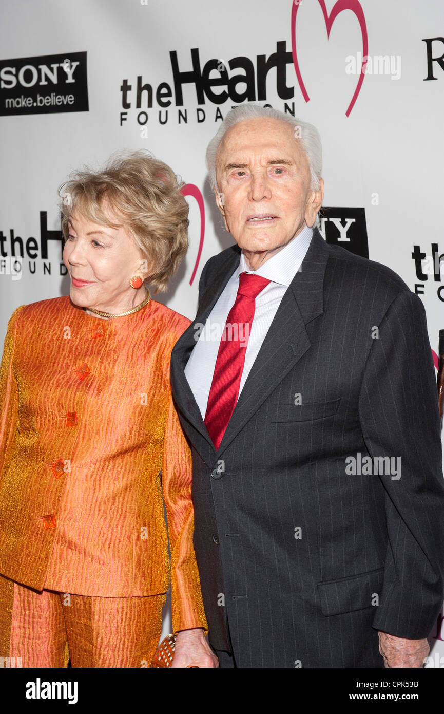 Kirk and Anne Douglas attend The Heart Foundation Gala at The Stock Photo -  Alamy