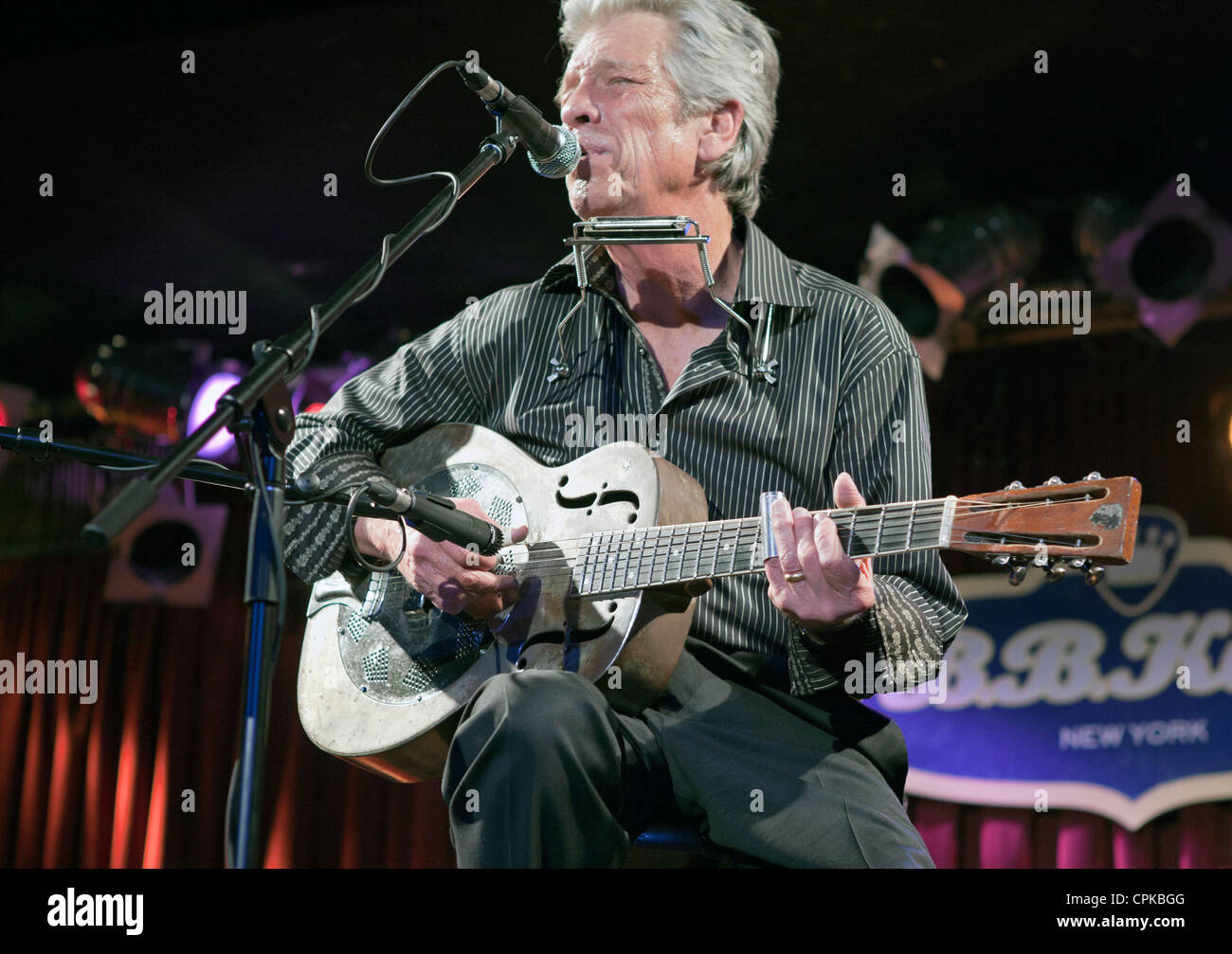 John Hammond, Jr. plays guitar and harmonica during a set at B.B. King's  club in New York City Stock Photo - Alamy
