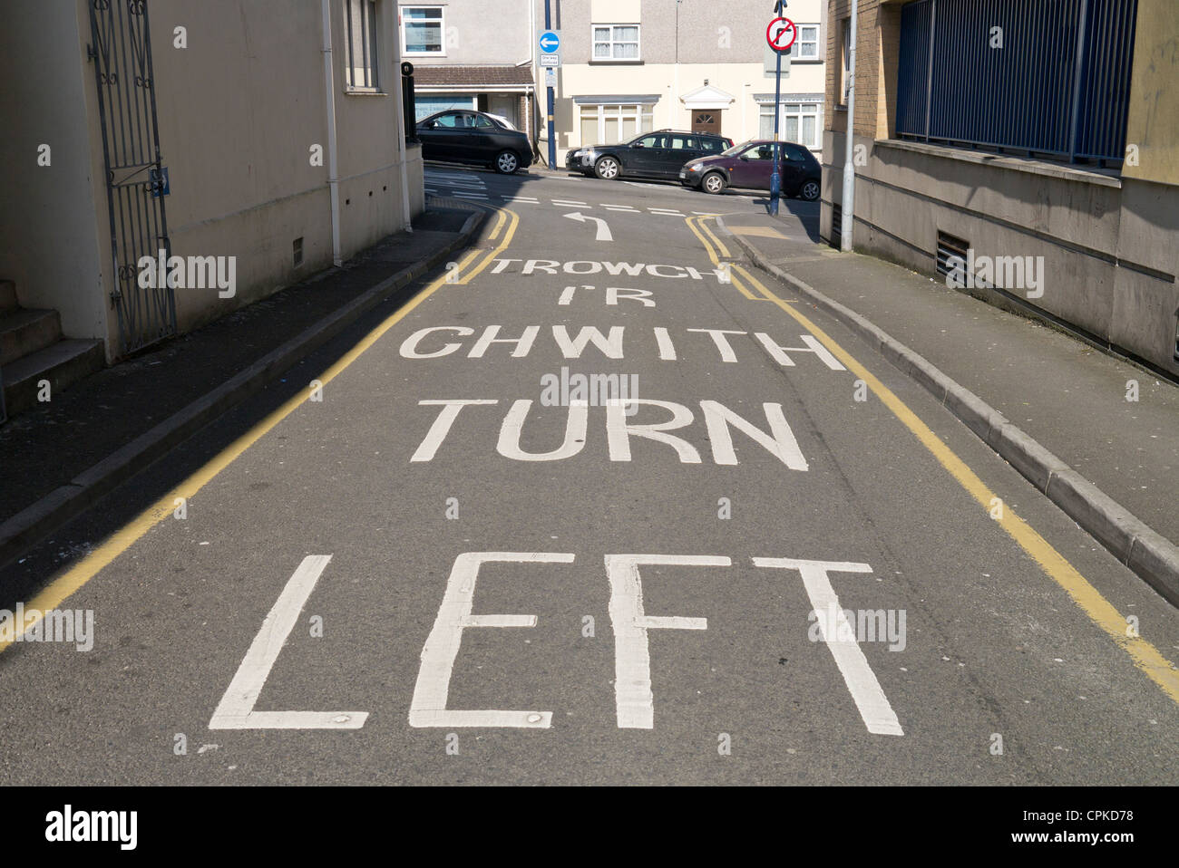 Trowch I'r Chwith, Turn left sign in Welsh and English.  Swansea Wales UK. Stock Photo
