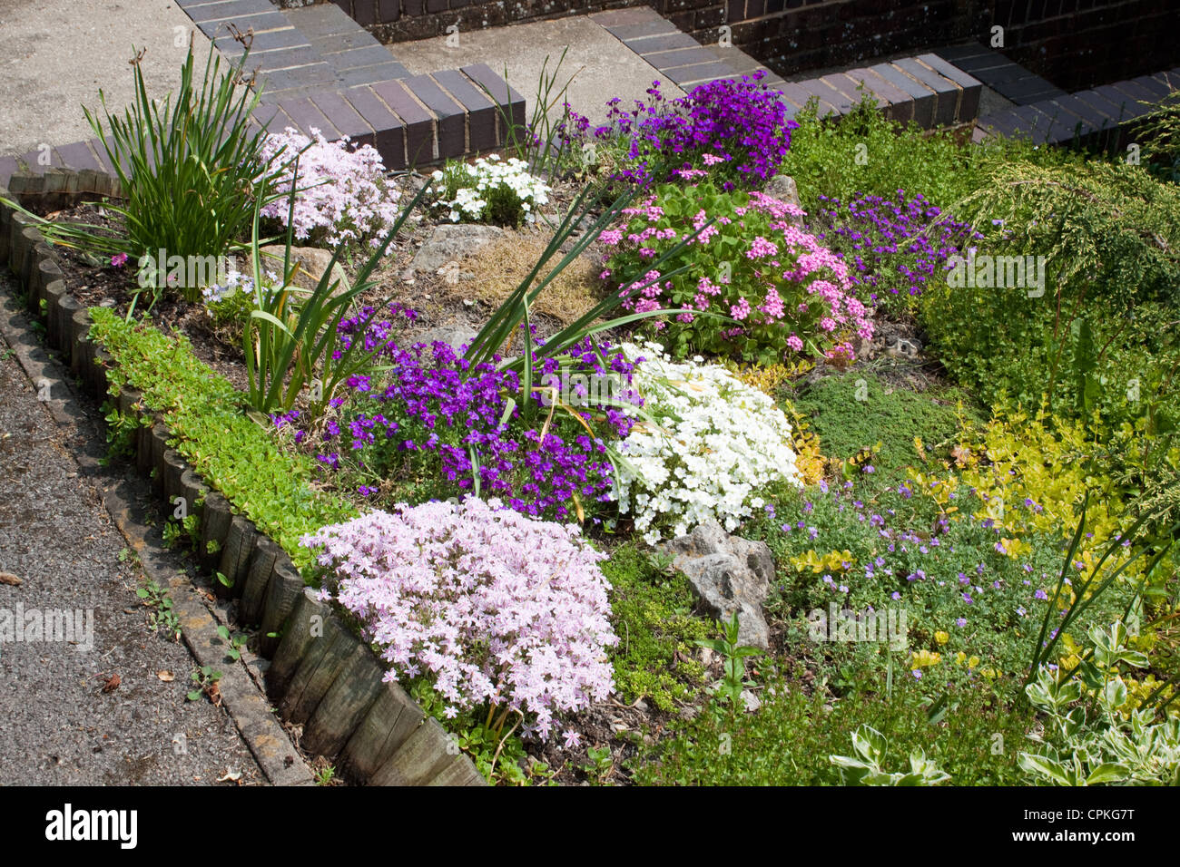 Garden flower bed border hi-res stock photography and images - Alamy
