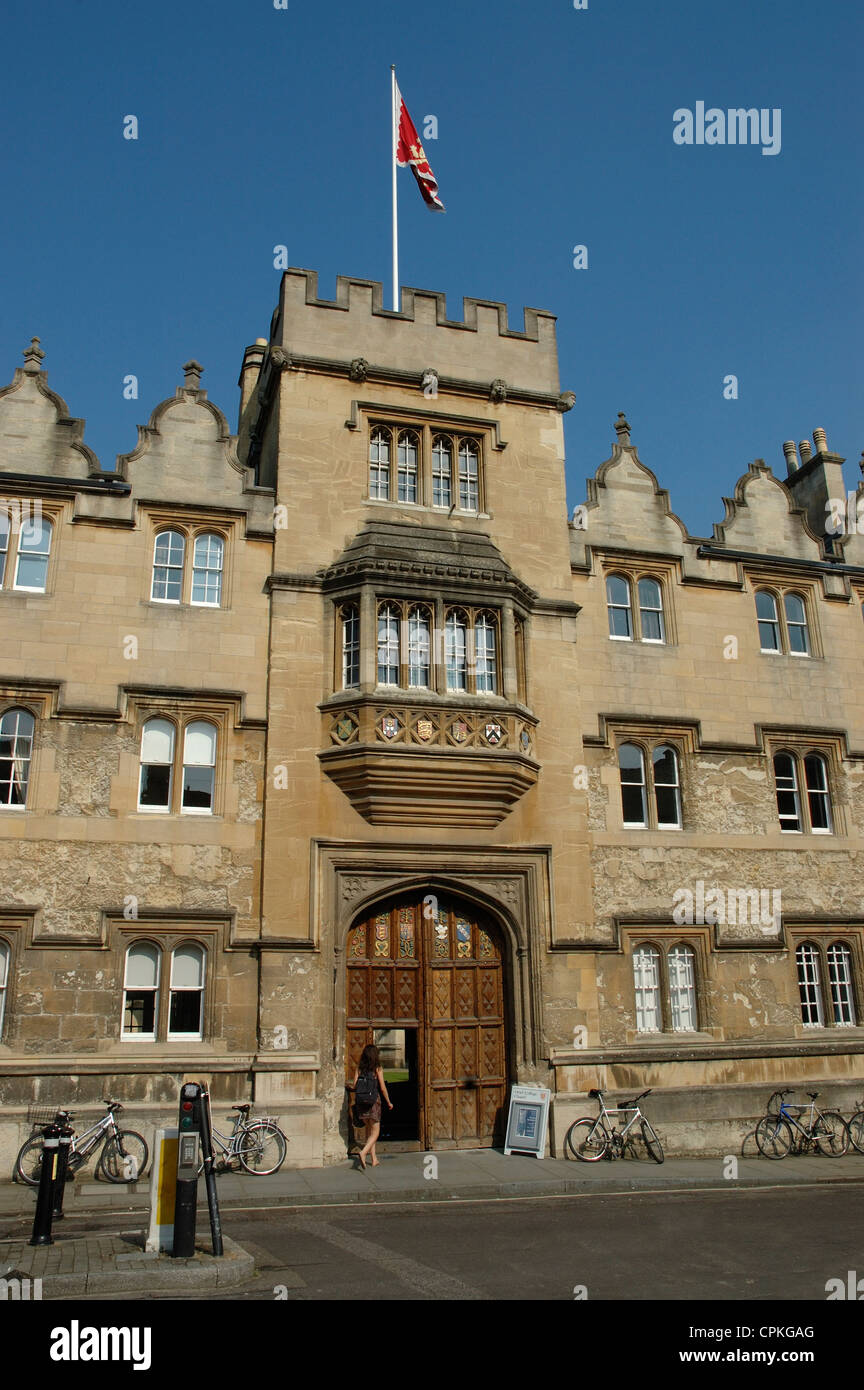 Entrance to oriel college hi-res stock photography and images - Alamy