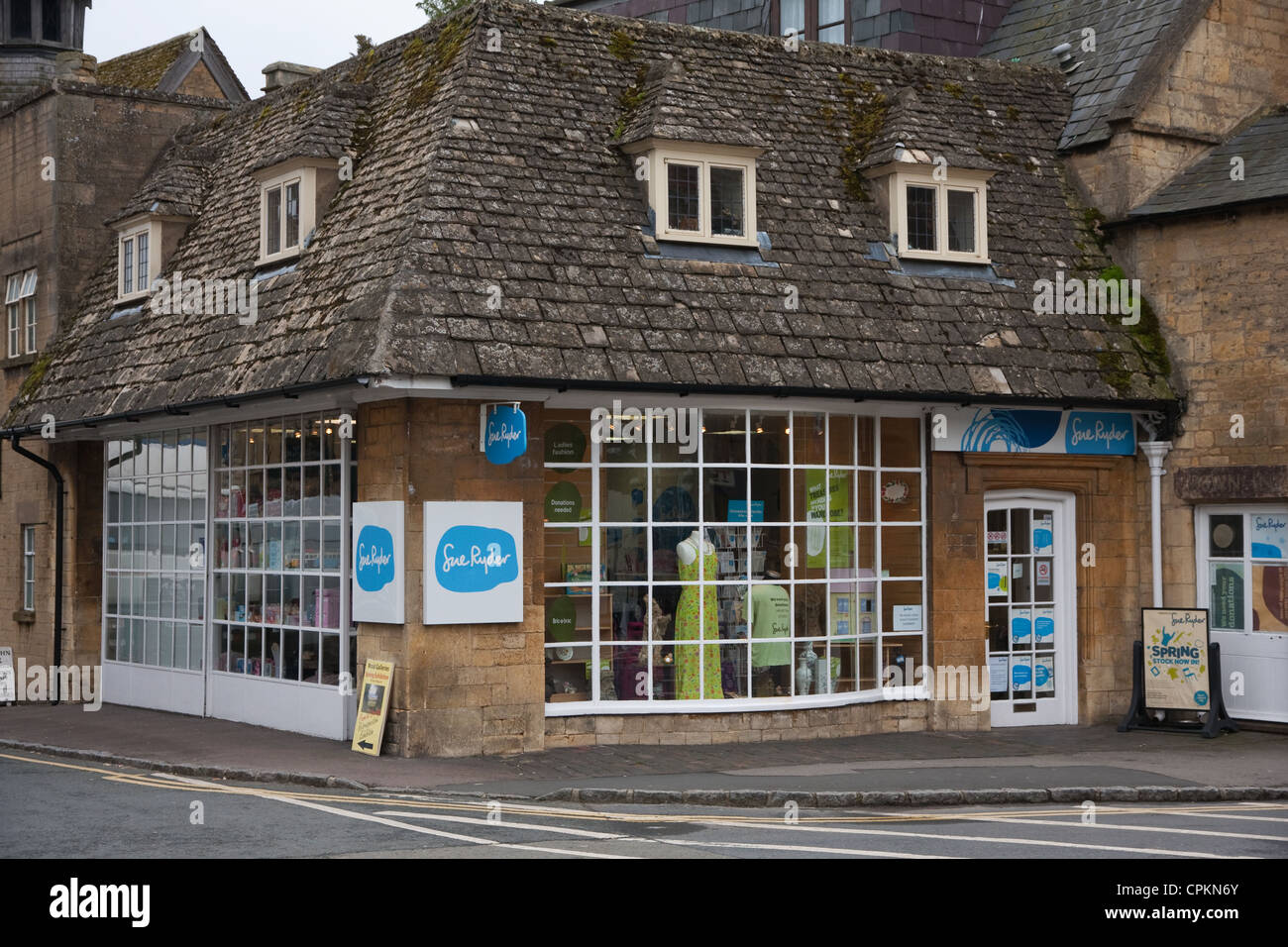 Sue Ryder charity shop , Moretonin Marsh Stock Photo Alamy