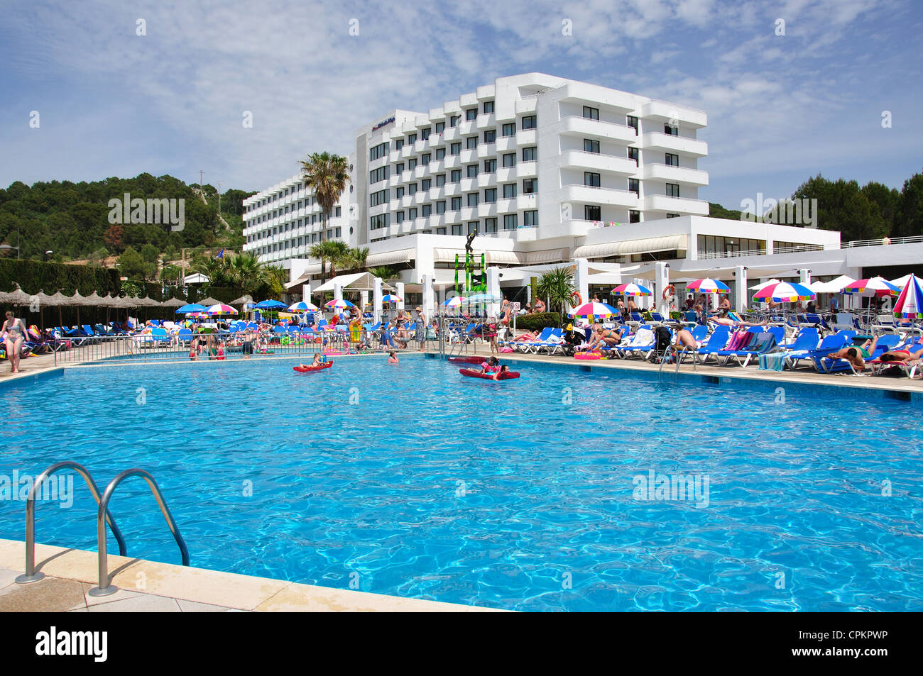 Crowded swimming pool at Hotel Victoria Playa, Sant Tomàs, Menorca, Balearic Islands, Spain Stock Photo