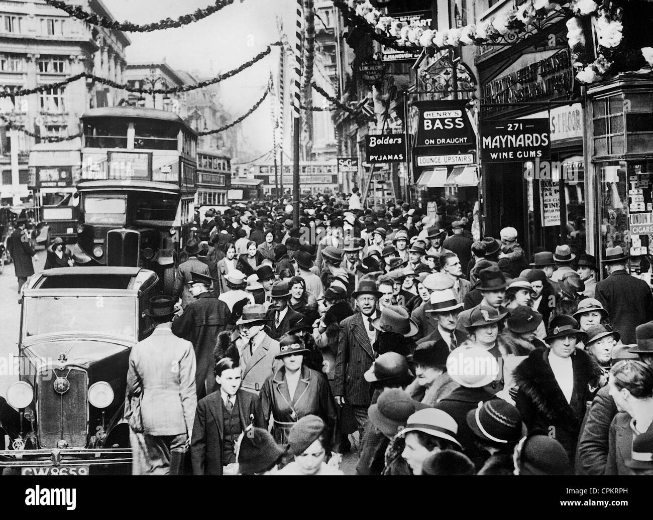 London crowds of people street hires stock photography and images Alamy
