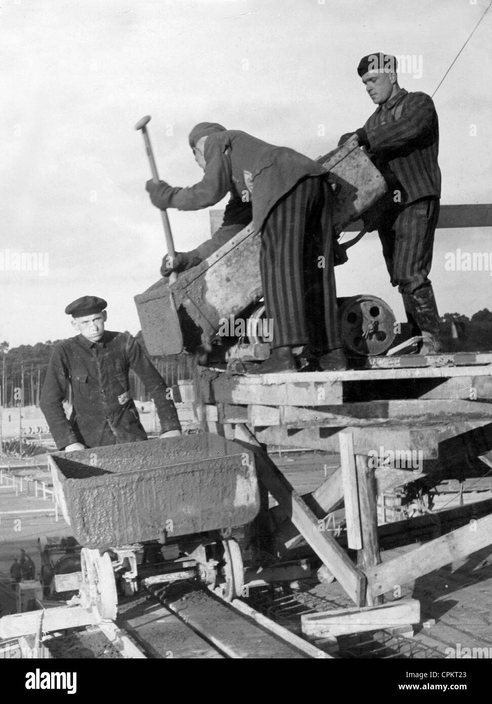 Prisoners at work in Sachsenhausen concentration camp Stock Photo