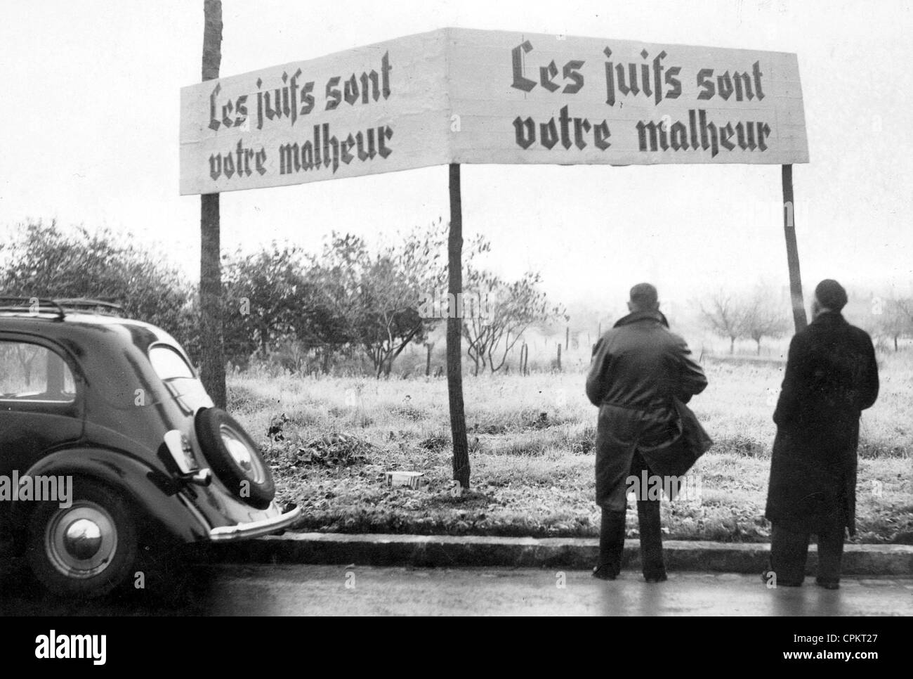 Sign with anti-semitic propaganda on a street between Fontainebleau and Nemours, near Paris, France, 31st October 1940 (b/w Stock Photo