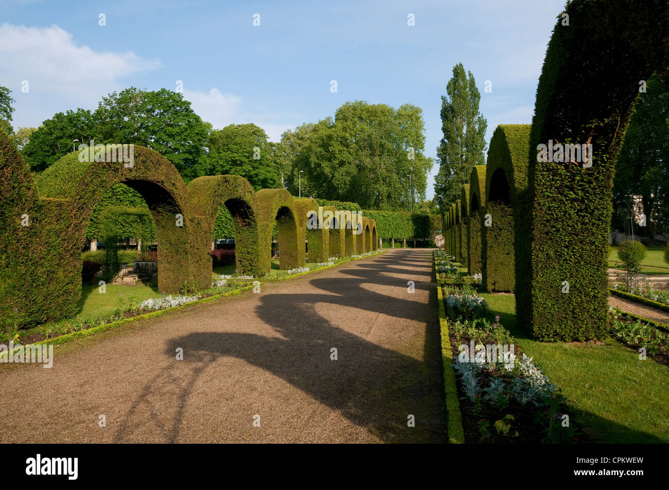 Urban public garden hi-res stock photography and images - Alamy