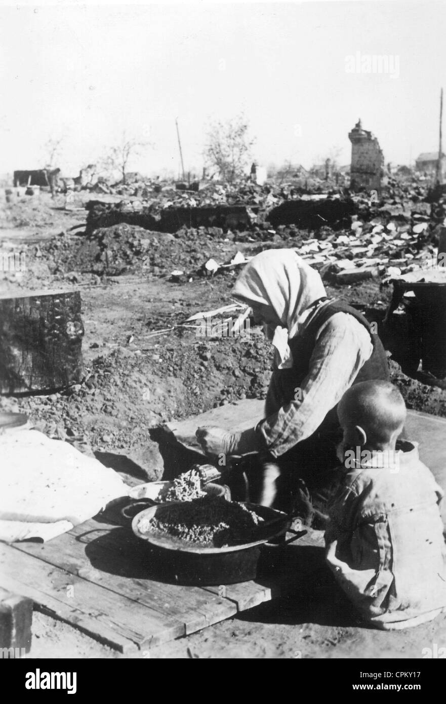 Civilians in Stalingrad, 1942 Stock Photo