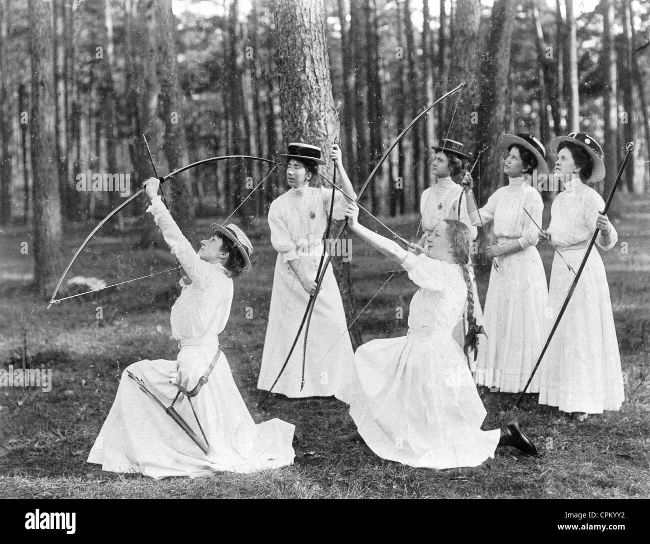 Women archery hires stock photography and images Alamy