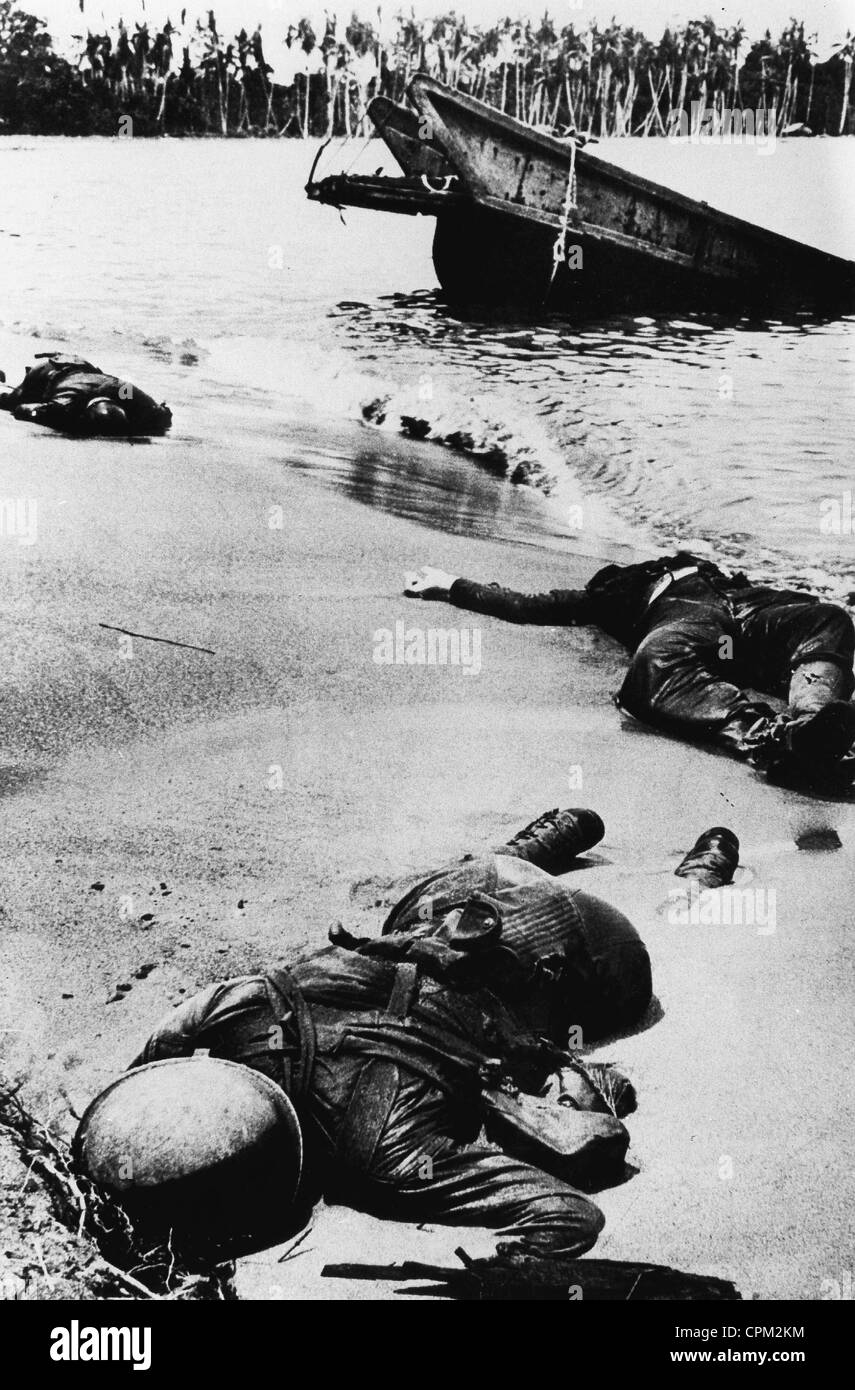 Fallen U.S. Soldiers in Buna after Landing of American Troops in New Guinea, 1943 (b/w photo) Stock Photo