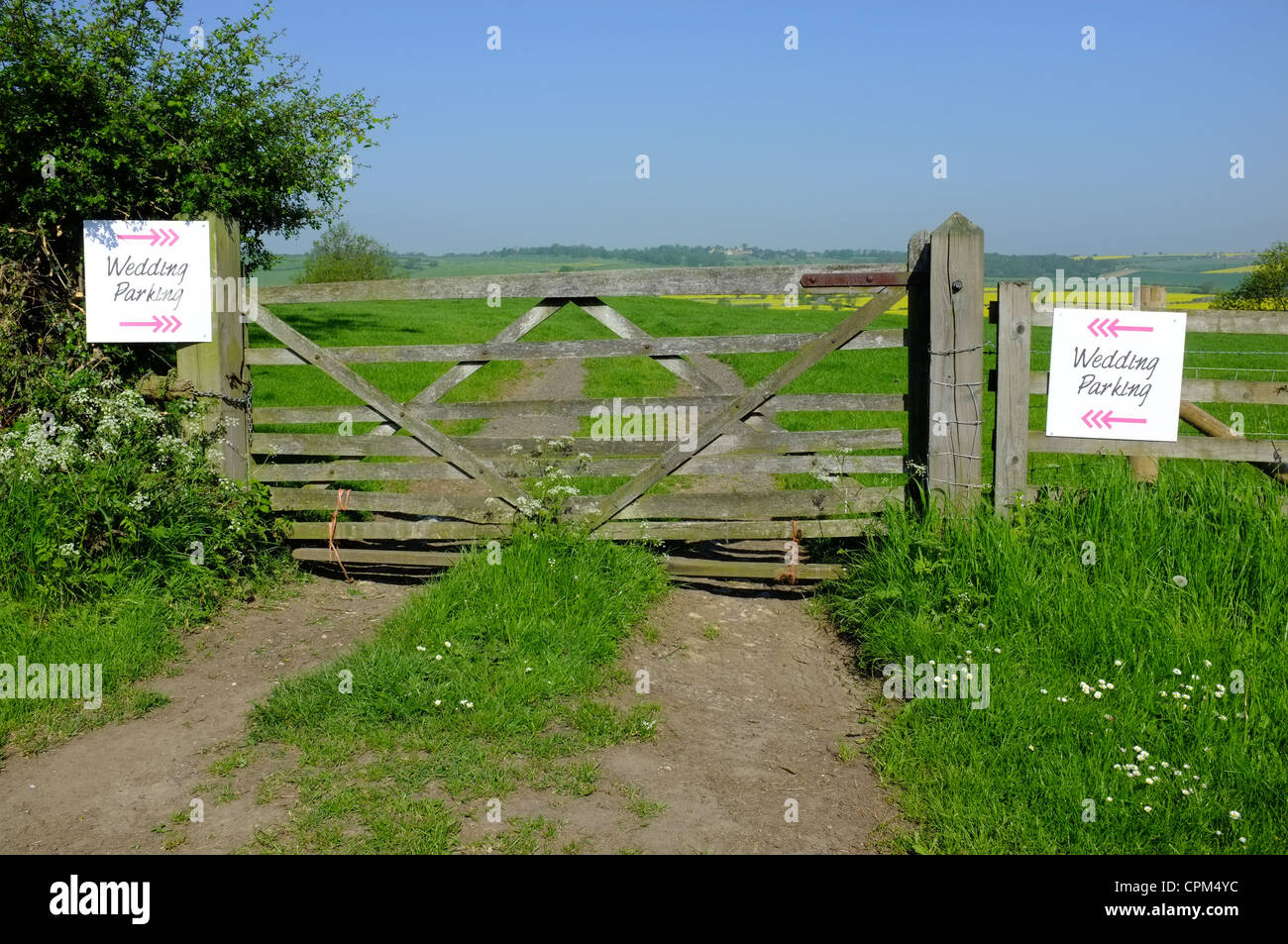 sign on rural gatepost showing parking area for wedding party Stock Photo