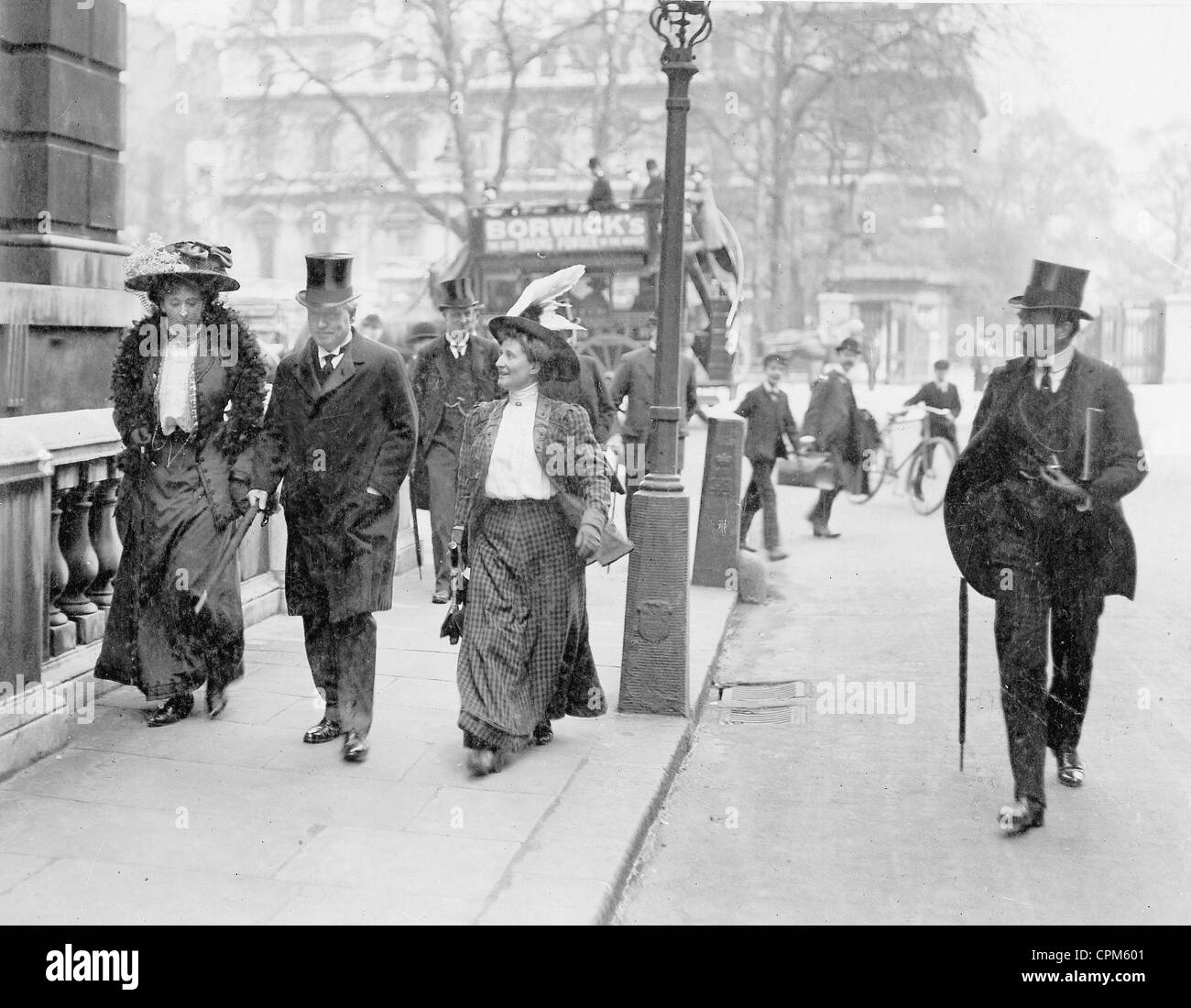 Suffragettes with Herbert Henry Asquith, 1909 Stock Photo