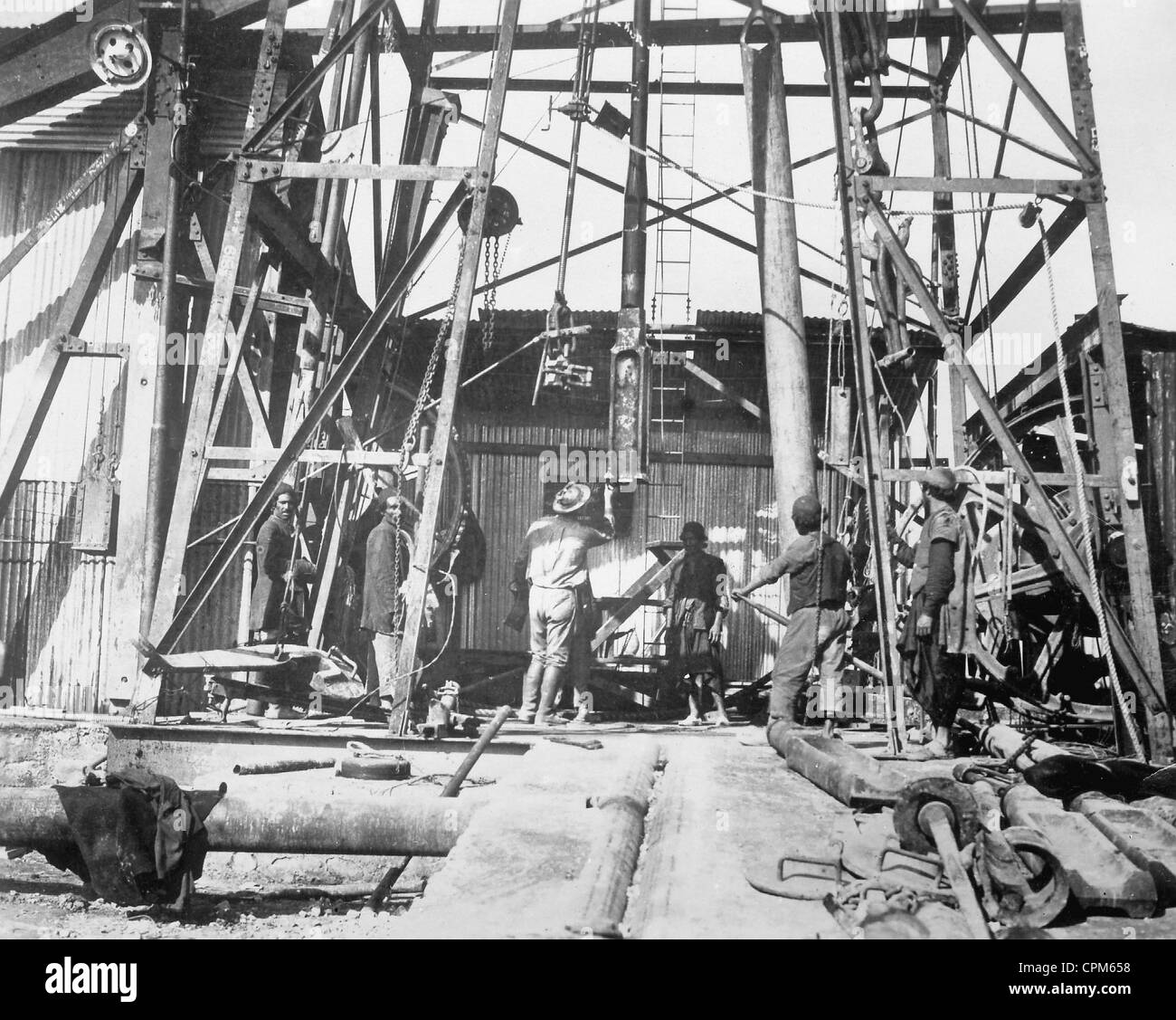 Oil production in Iran, 1933 Stock Photo