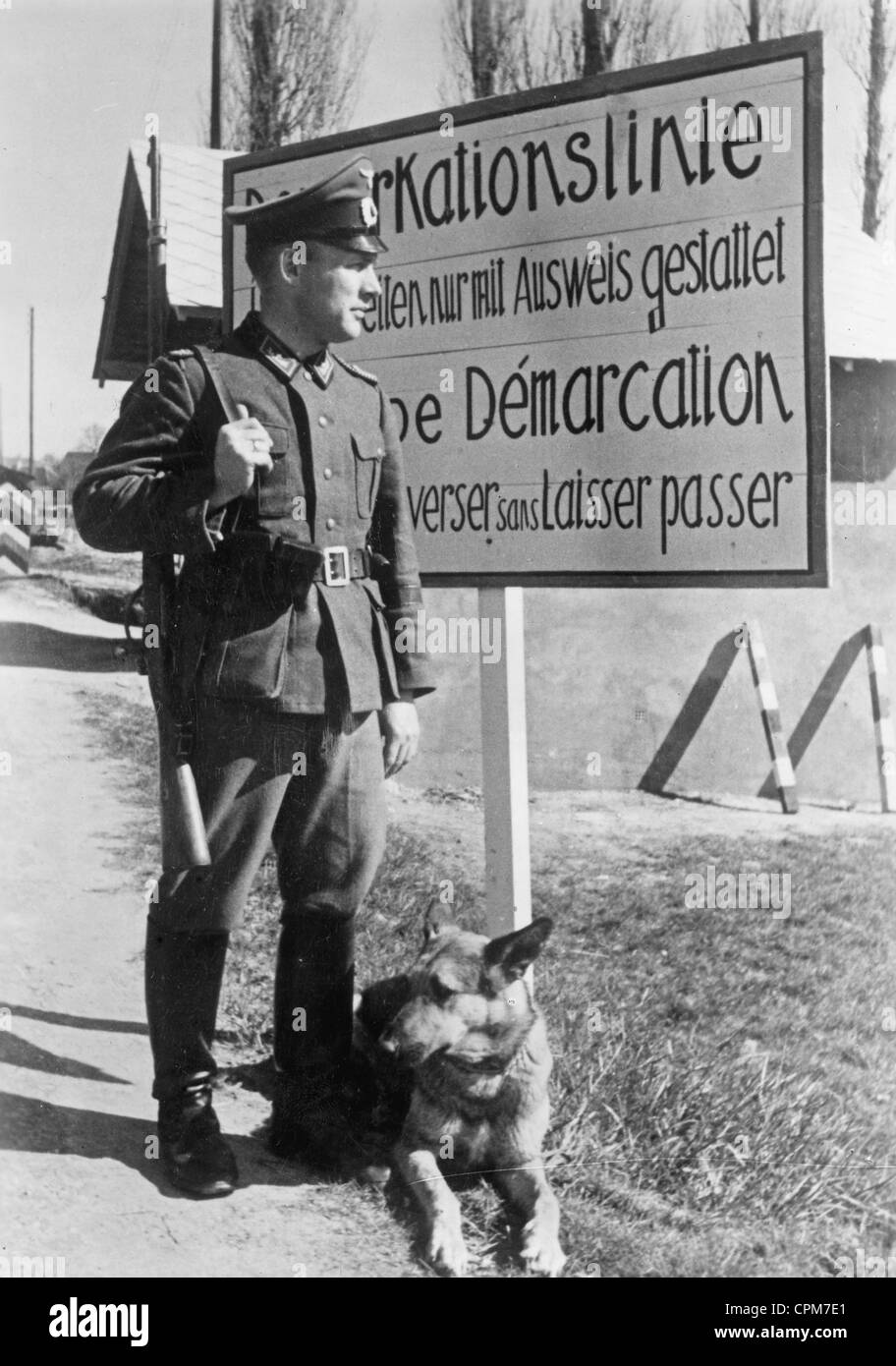 German border policeman at the demarcation line to Vichy France, 1941 Stock Photo
