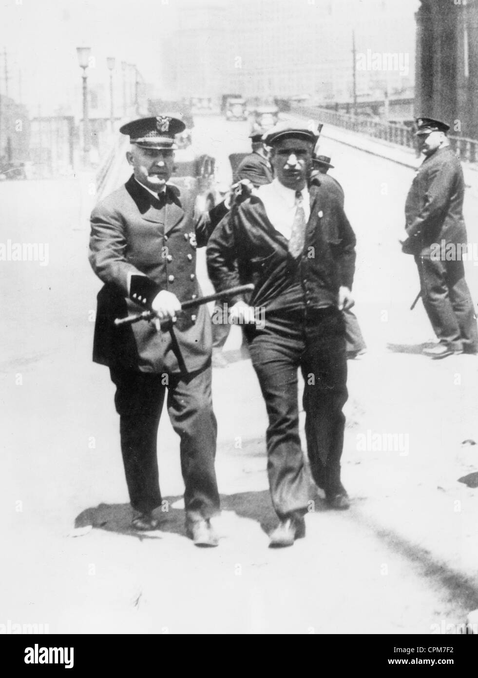Policeman and striking taxi drivers in Cleveland, 1934 Stock Photo