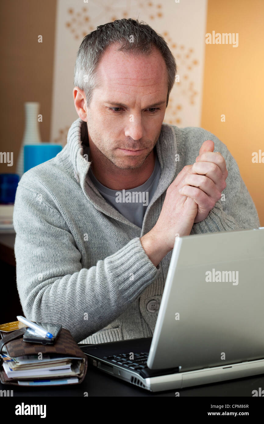 MAN USING A COMPUTER Stock Photo - Alamy