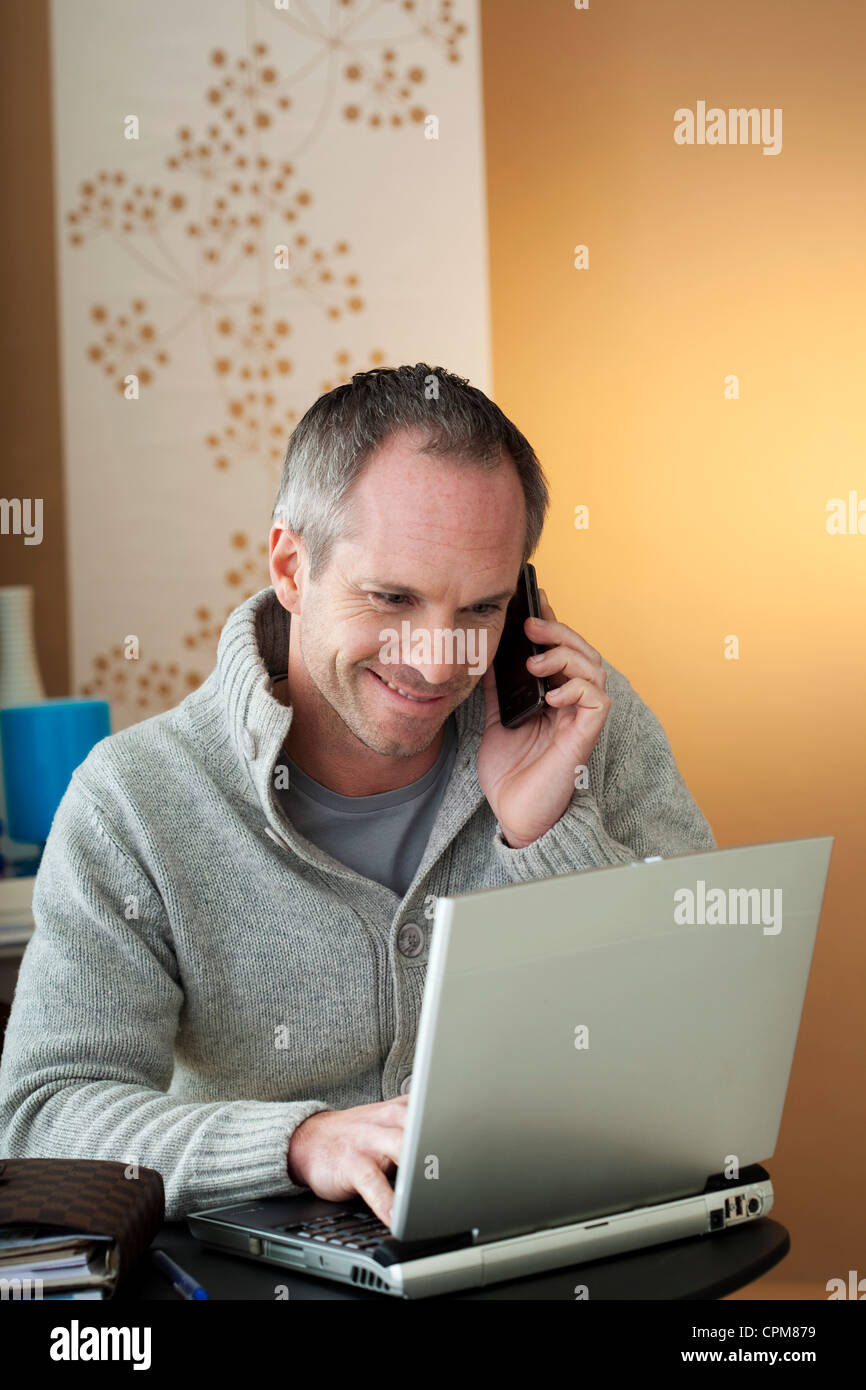 MAN USING A COMPUTER Stock Photo - Alamy
