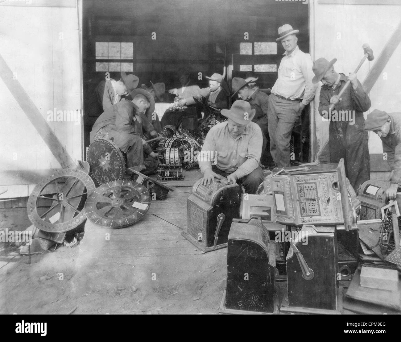 American police officers destroy cash machines in Pennsylvania, 1929 Stock Photo