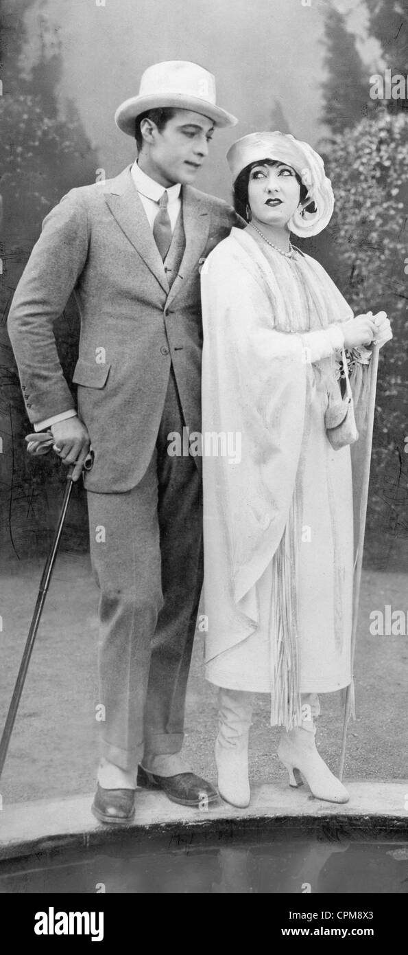 Rudolph Valentino and Gloria Swanson in the movie 'Beyond the Rocks', 1922  Stock Photo - Alamy