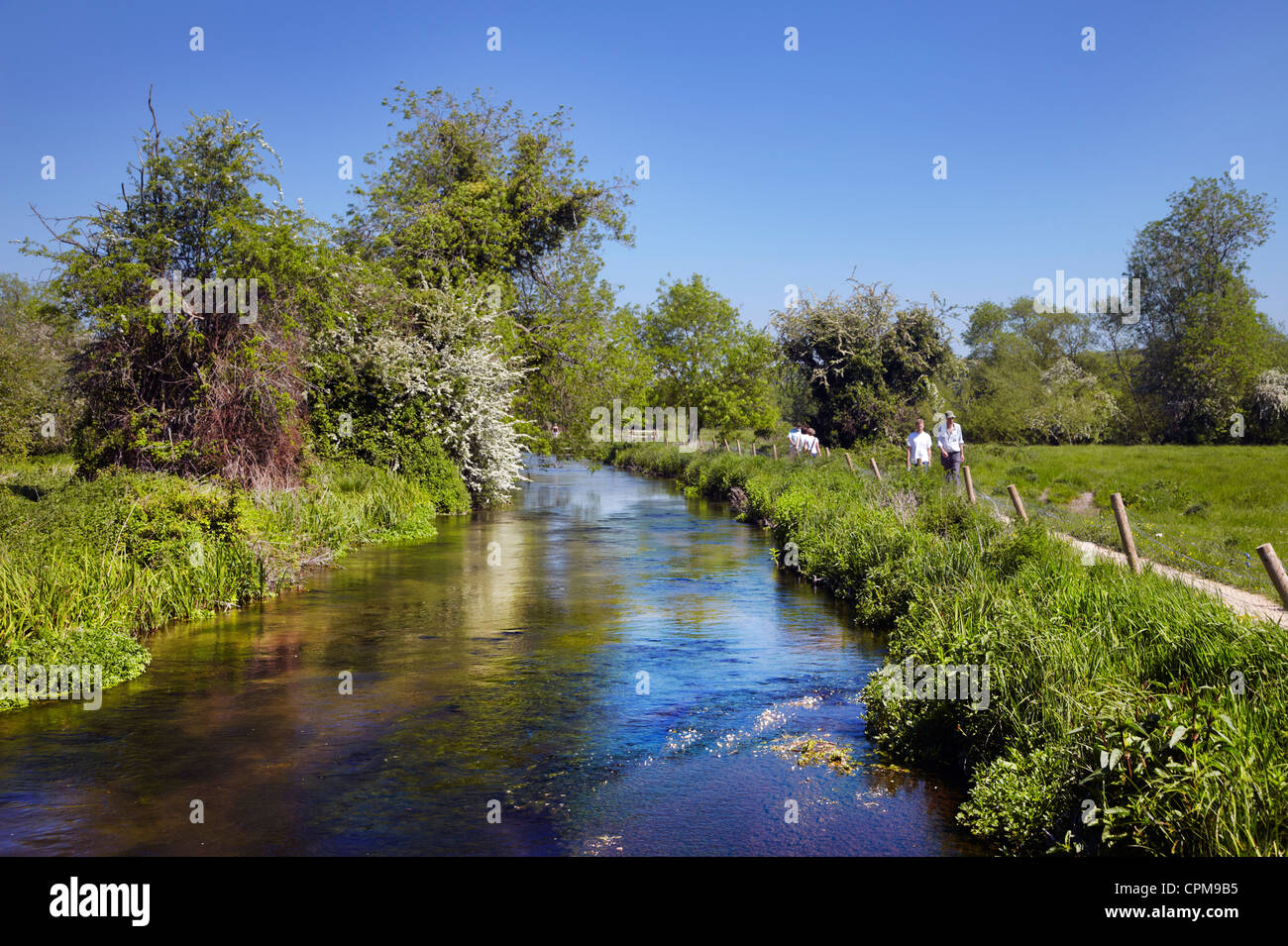 River Itchen and Itchen Way public footpath at Twyford, Hampshire, England. Stock Photo