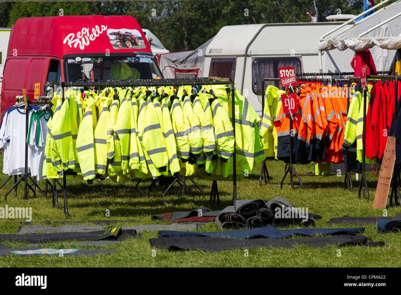 Hi vis jackets hi-res stock photography and images - Alamy