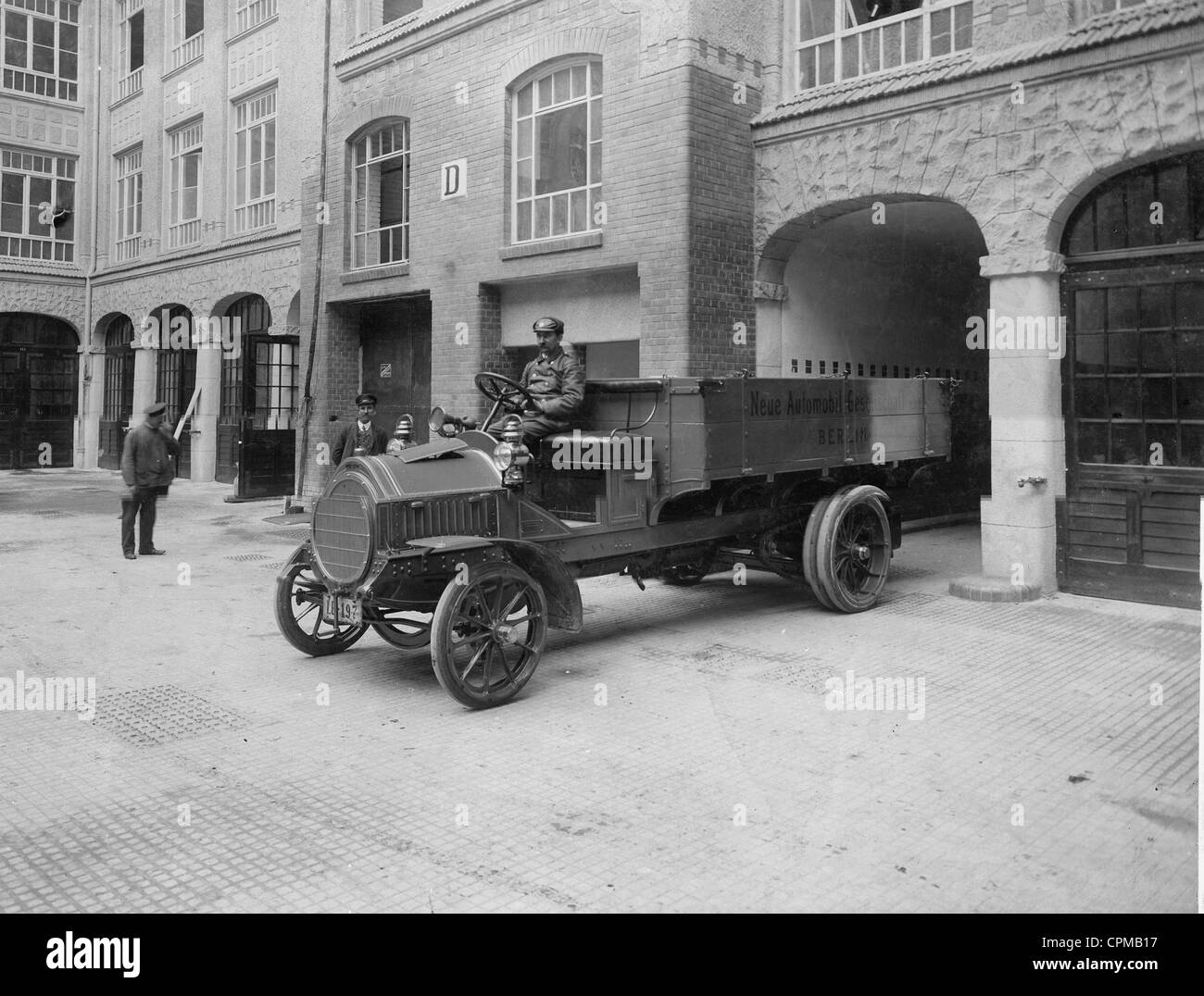 A truck of the Neue Automobil Gesellschaft in Berlin, 1907 Stock Photo