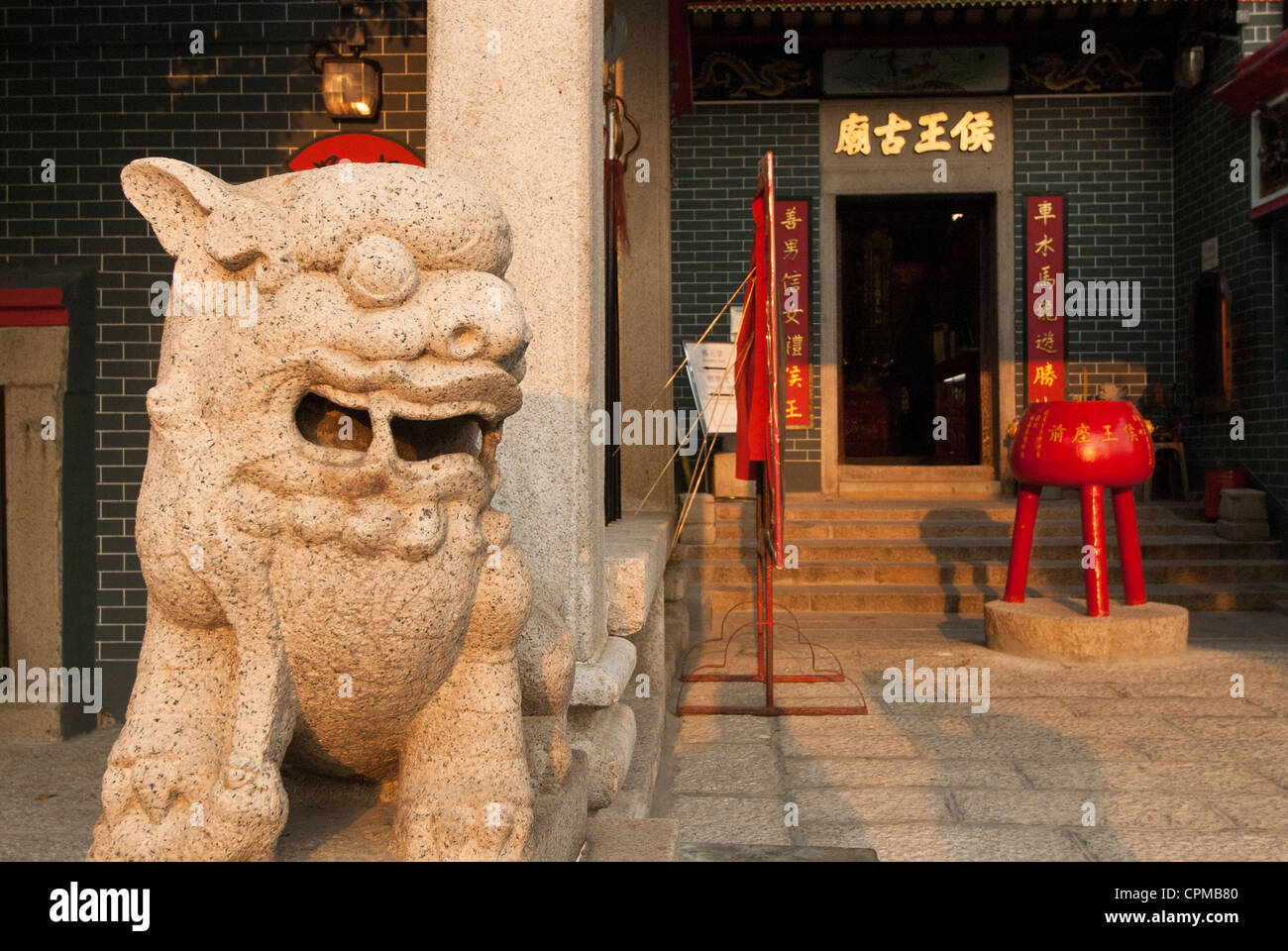 Foo dog statue guarding the Hau Wong Temple. New Kowloon, Hong Kong