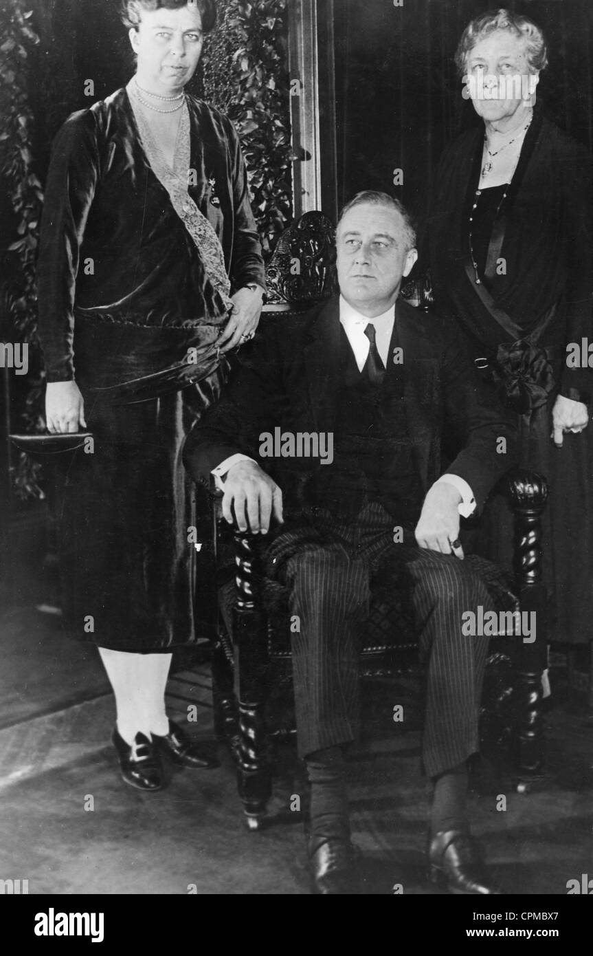 Franklin D. Roosevelt with his wife Eleanor and his mother Sarah Delano, 1933 Stock Photo
