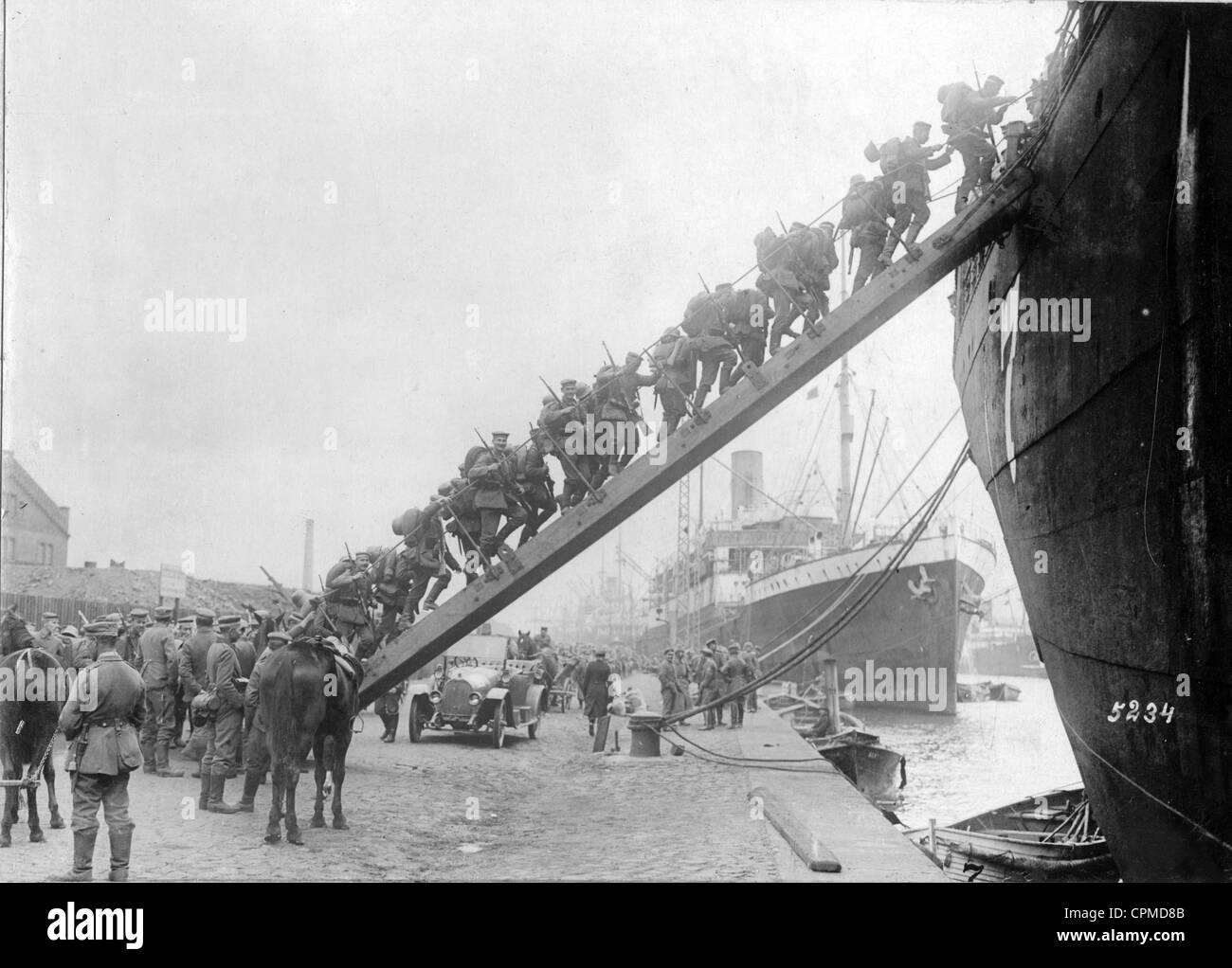 Embarkation of troops for the occupation of Saaremaa, 1917 Stock Photo