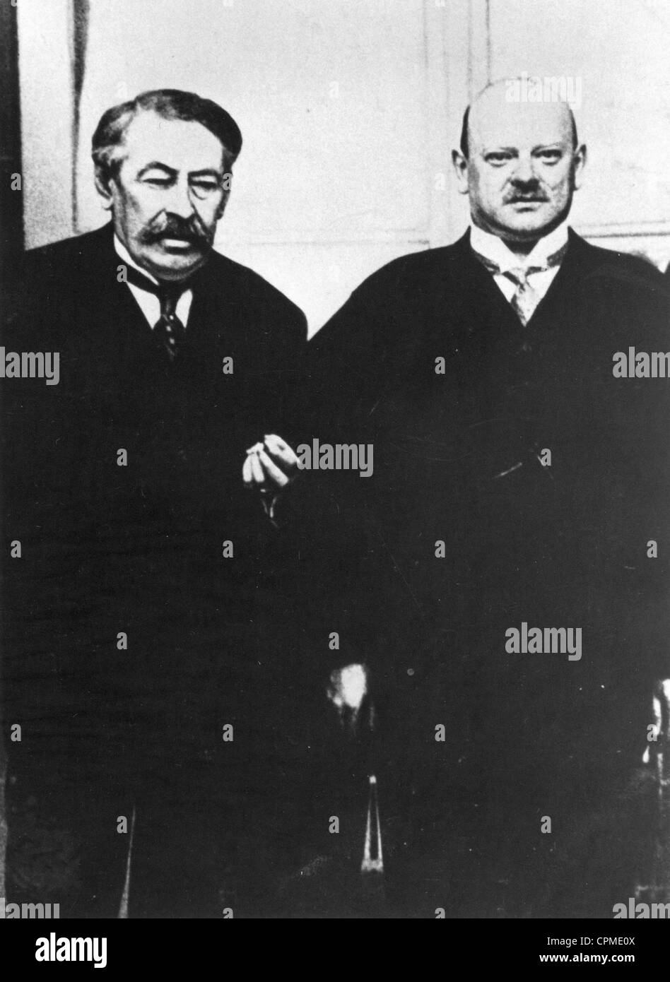 French foreign minister Aristide Briand (left) and German foreign minister Gustav Stresemann (right) at the Locarno conference Stock Photo