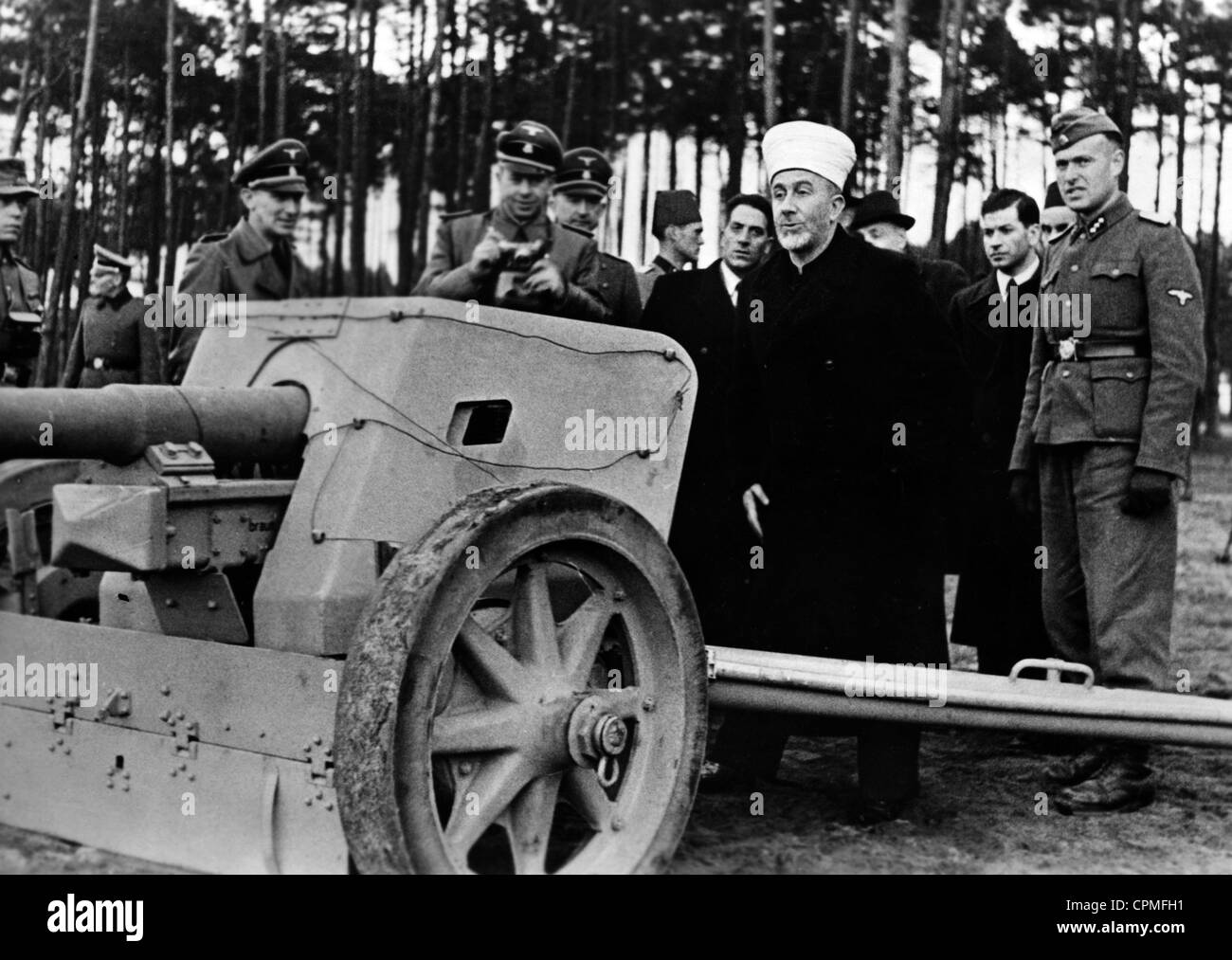 Haj Amin al-Husseini visits the Bosnian volonteers of the Wafffen-SS, 1941 Stock Photo