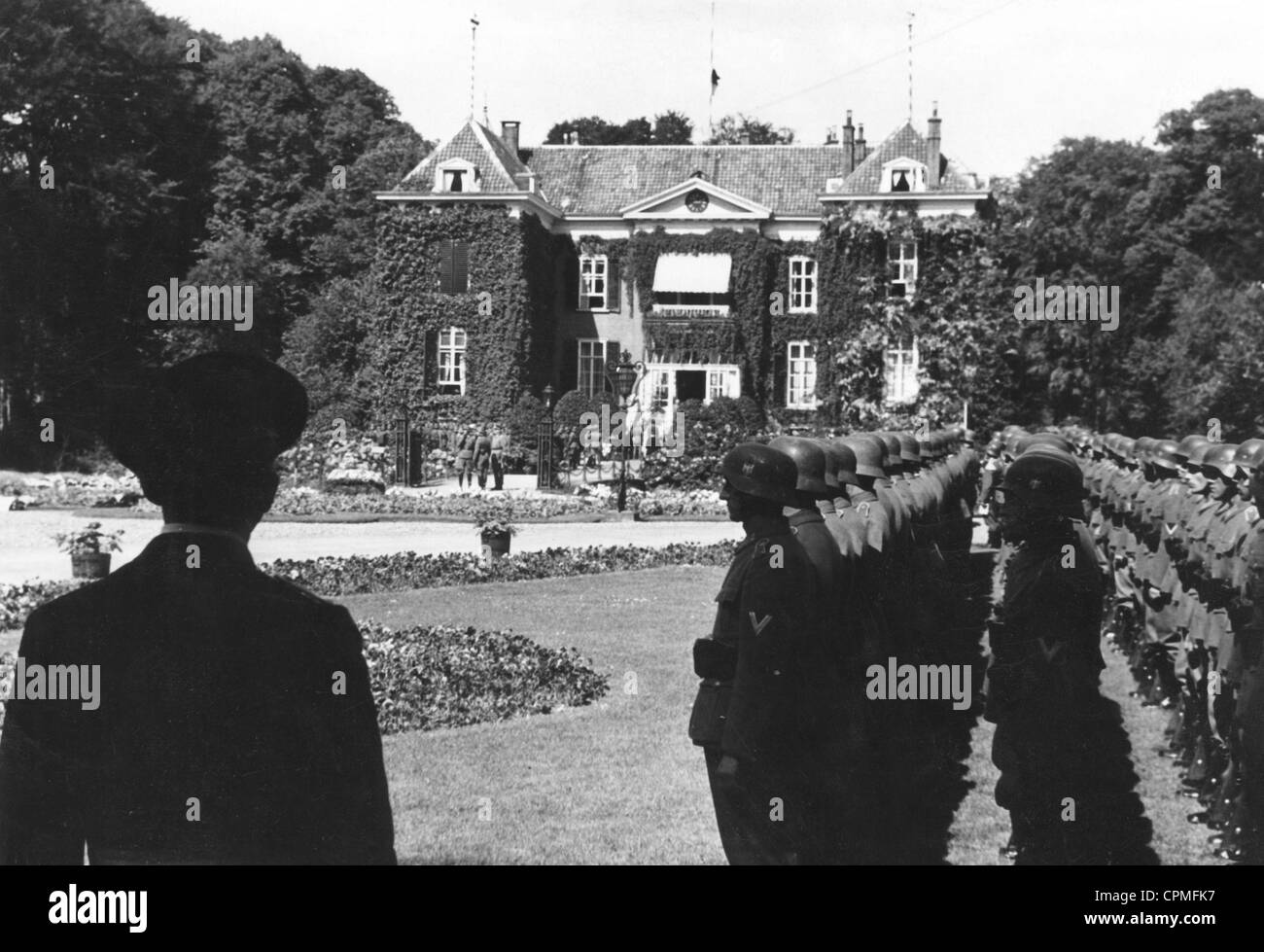 Honour guards at Gut Neudeck due to the Death of Reich president Paul von Hindenburg, 1934 Stock Photo