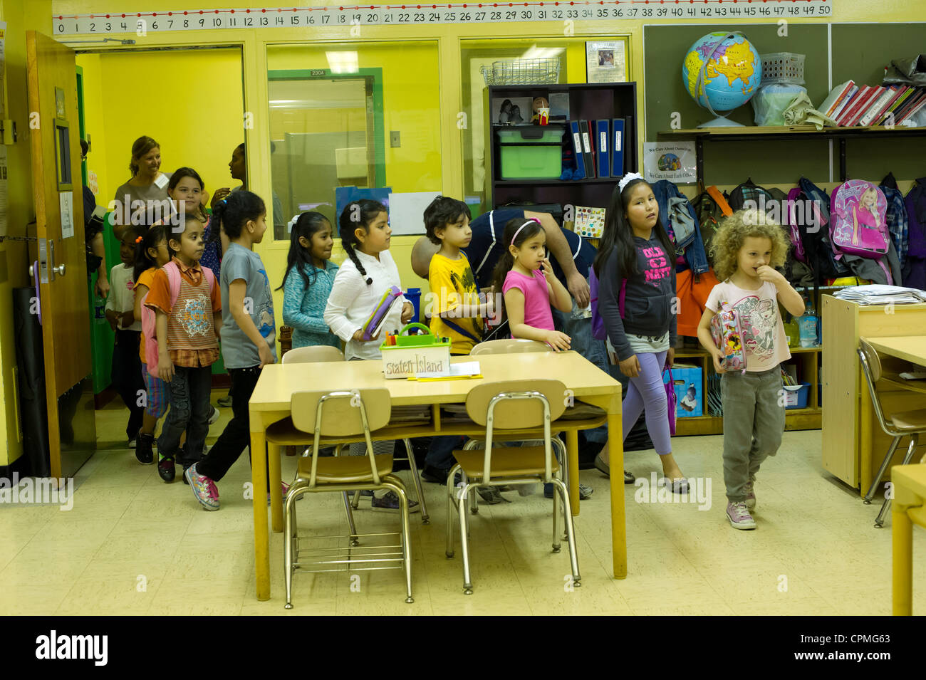 First and second grade Arabic class in New York Stock Photo
