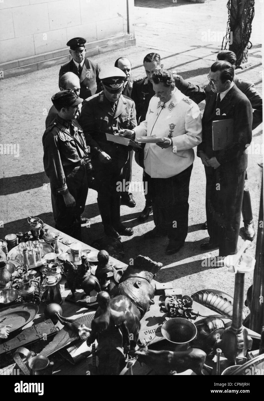 Hermann Goering gives for the metal donation, 1940 Stock Photo