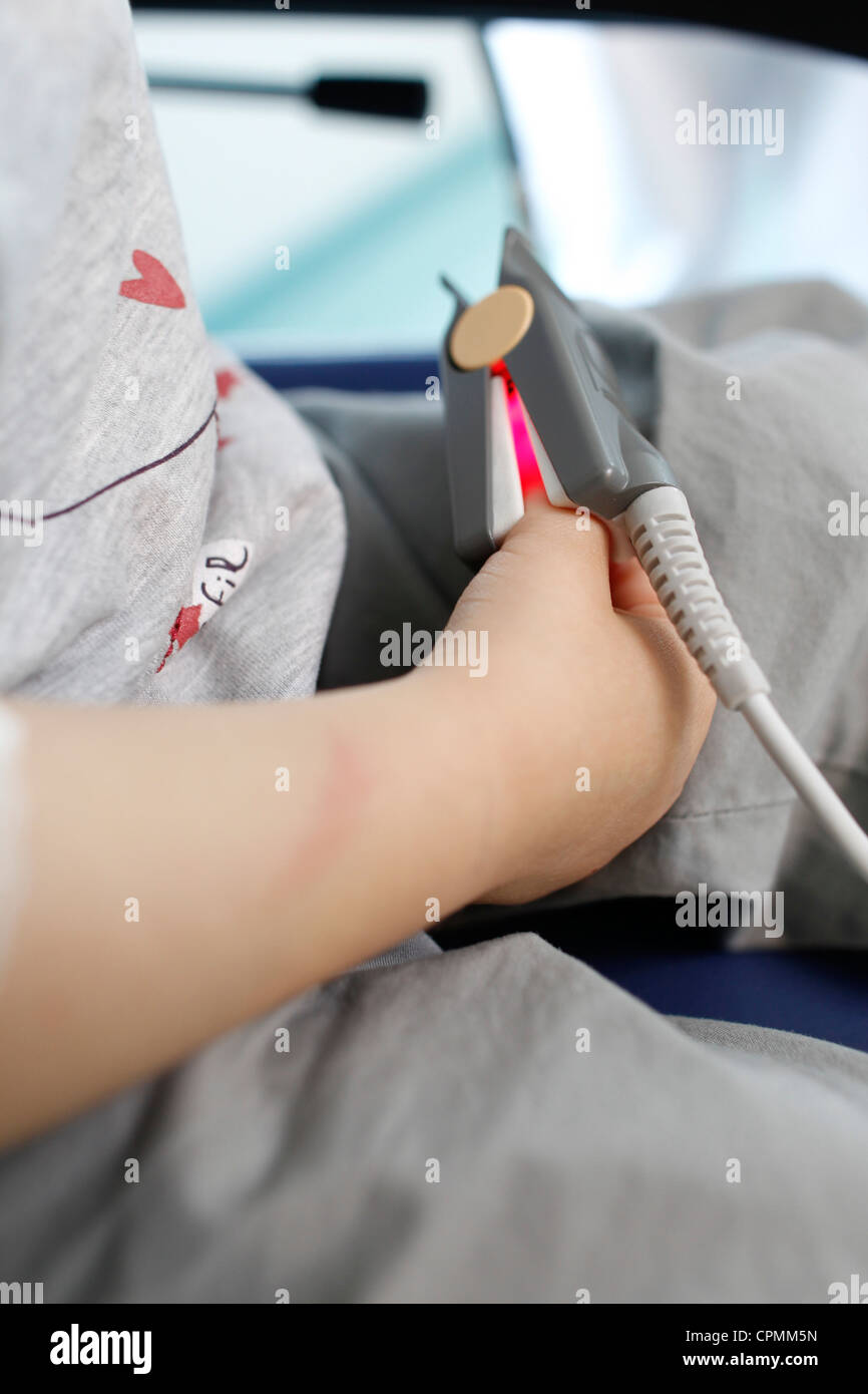 Pulse oximetry hires stock photography and images Alamy