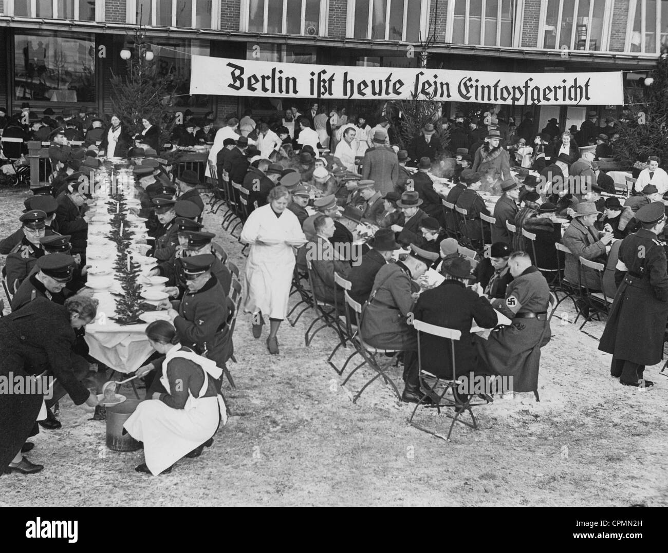Hotpot meal in Berlin, 1937 Stock Photo