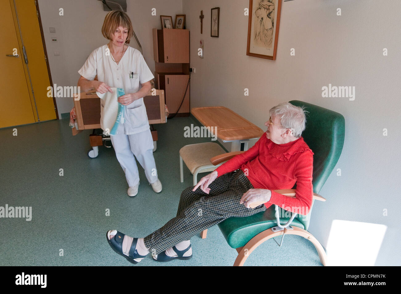 NURSE DISPENSING CARE Stock Photo Alamy