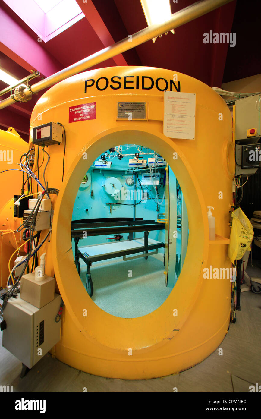 Hyperbaric oxygen therapy center hires stock photography and images