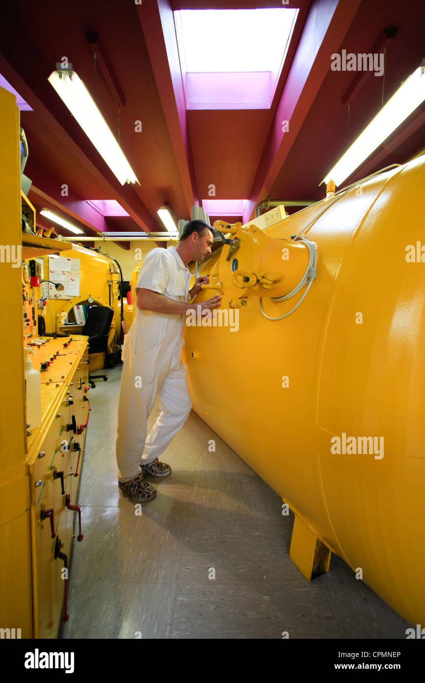 Hyperbaric oxygen therapy center hires stock photography and images