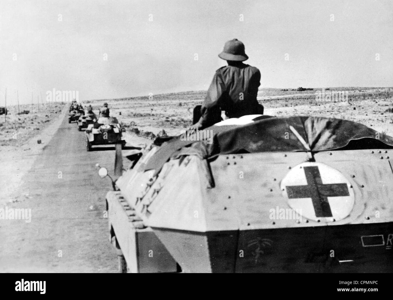 German column on the rise in North Africa, 1941 Stock Photo