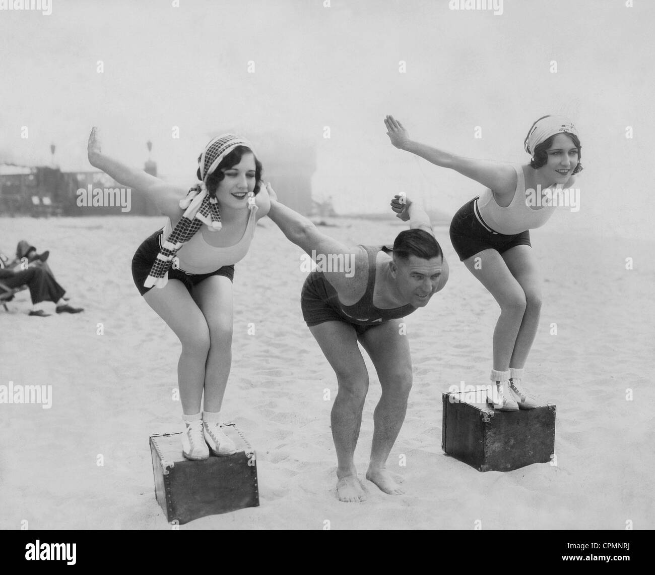 Joan Crawford and Dorothy Sebastian at the swimming lessons, 1927 Stock Photo
