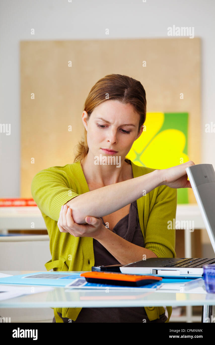 ELBOW PAIN IN A WOMAN Stock Photo Alamy