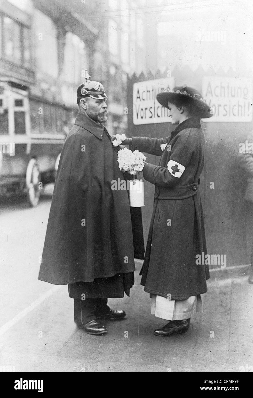 Berlin police officer and a nurse of the German Red Cross, 1916 Stock Photo