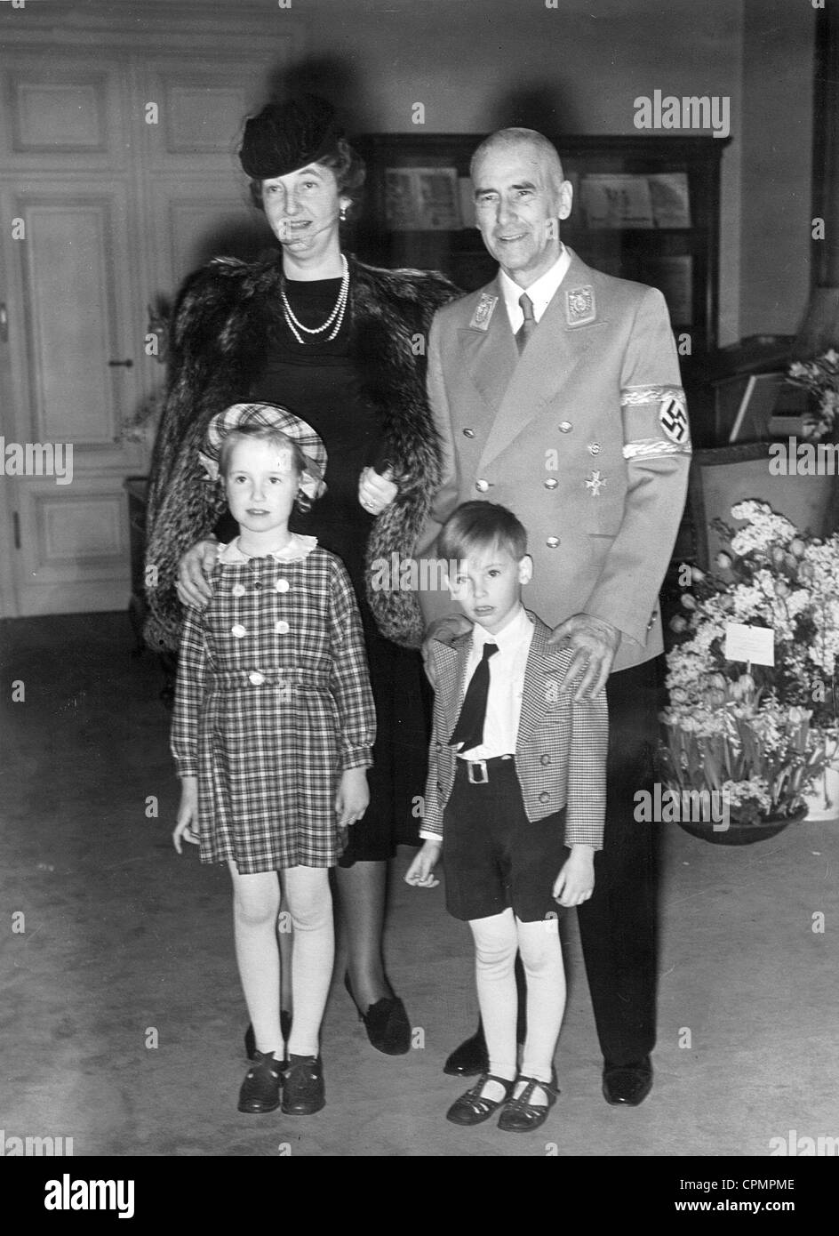 Wilhelm Frick with his wife Margarete Frick and their children, 1942 Stock Photo