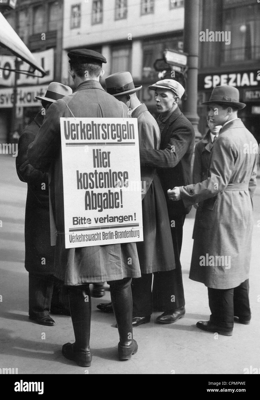 Issuing new traffic rules by the unemployed, 1932 Stock Photo