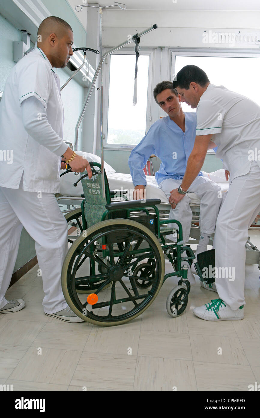 Stretcher bearer with sick person hires stock photography and images